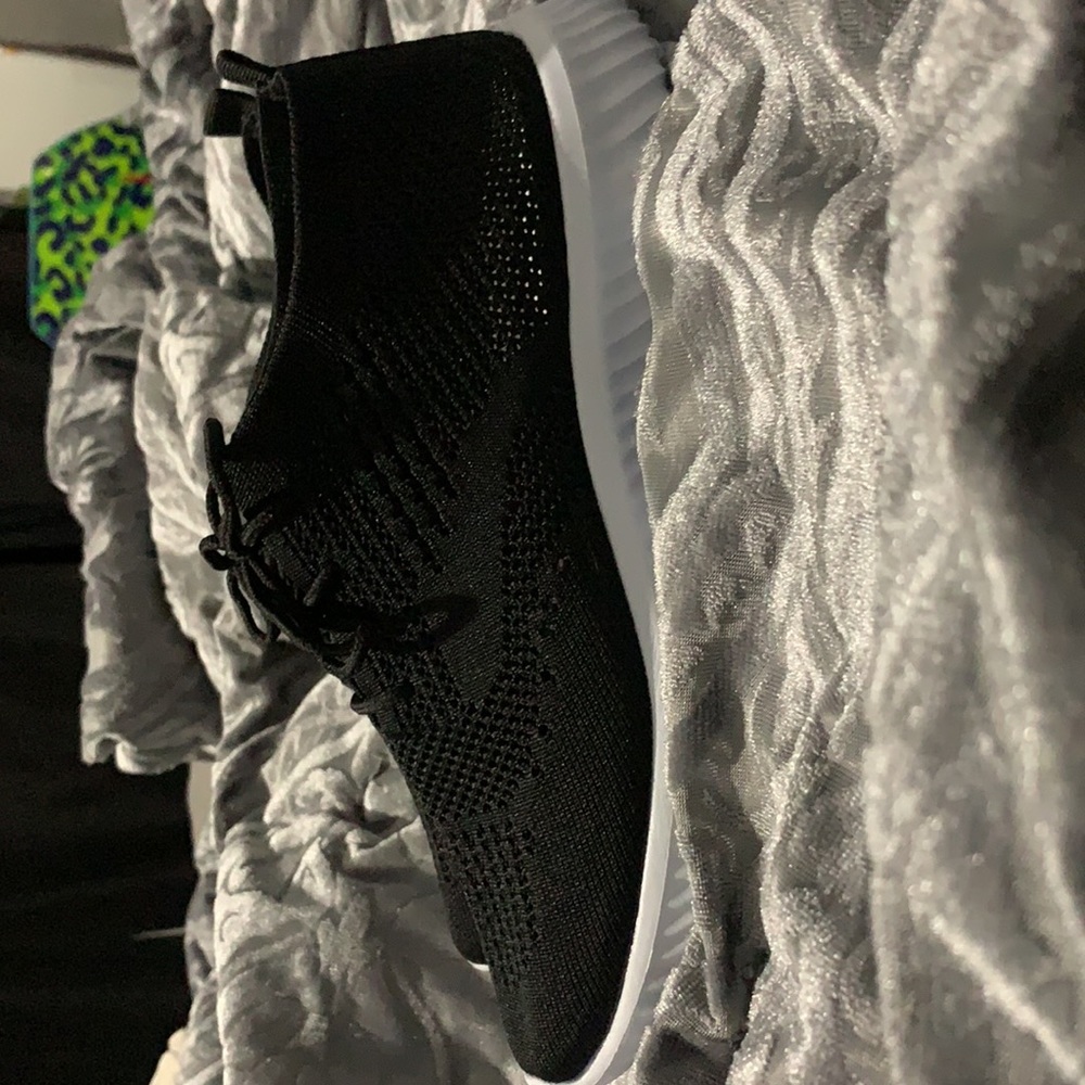 Shoes - Picture 2 of 4